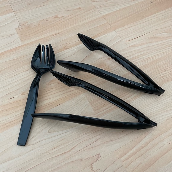 Plastic serve ware set